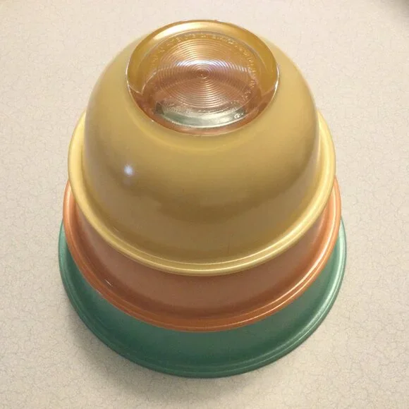 Vintage Pyrex Nesting Bowls Pastel Colors Clear Glass Bottoms - Picture 2 of 3